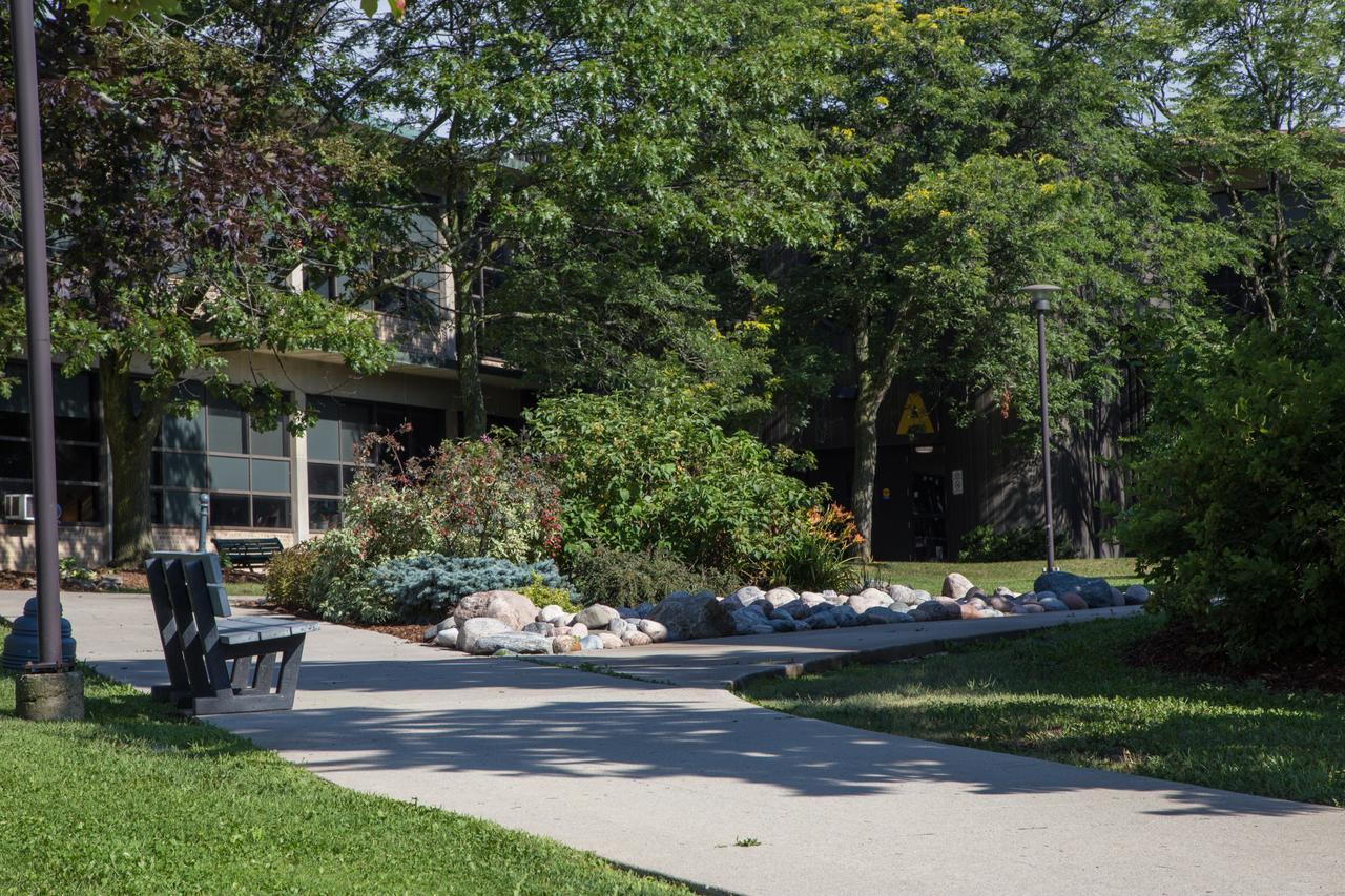 Humber College Lakeshore Campus Residence トロント エクステリア 写真
